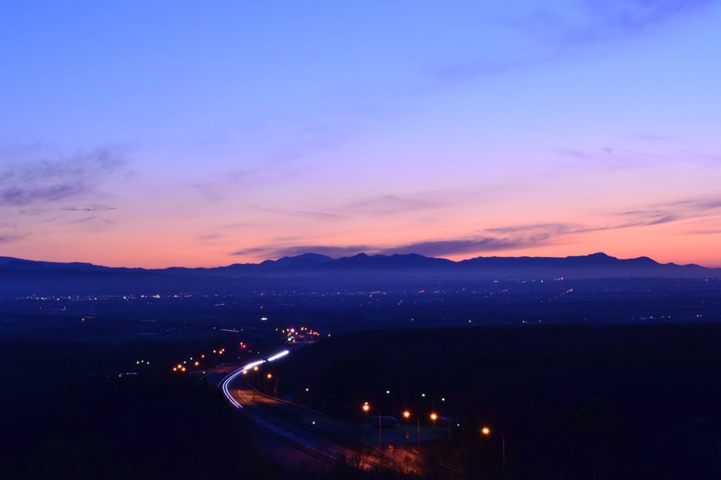 夕暮れのコムカラ峠