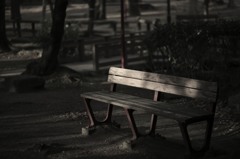 寂しげなベンチ