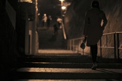 古路地をゆく影