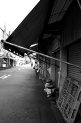 ひさしのある商店街