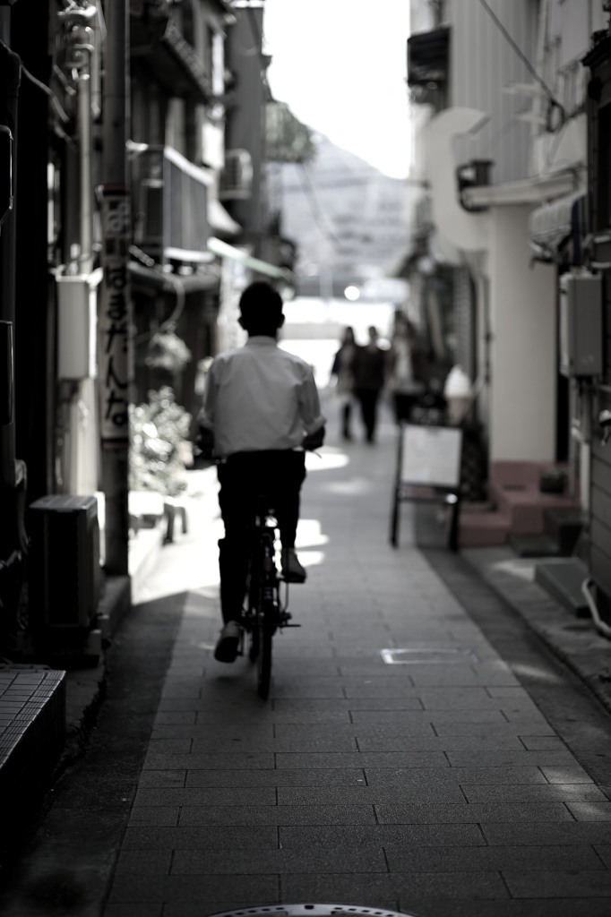 海辺の路地