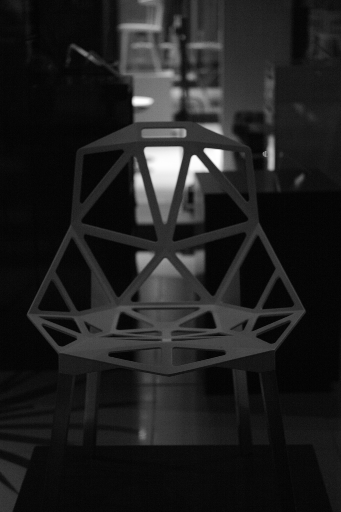 幾何学的な椅子