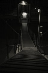 闇に続く通路