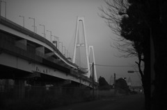 港にかかる橋
