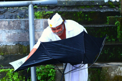 傘直しのおじさん