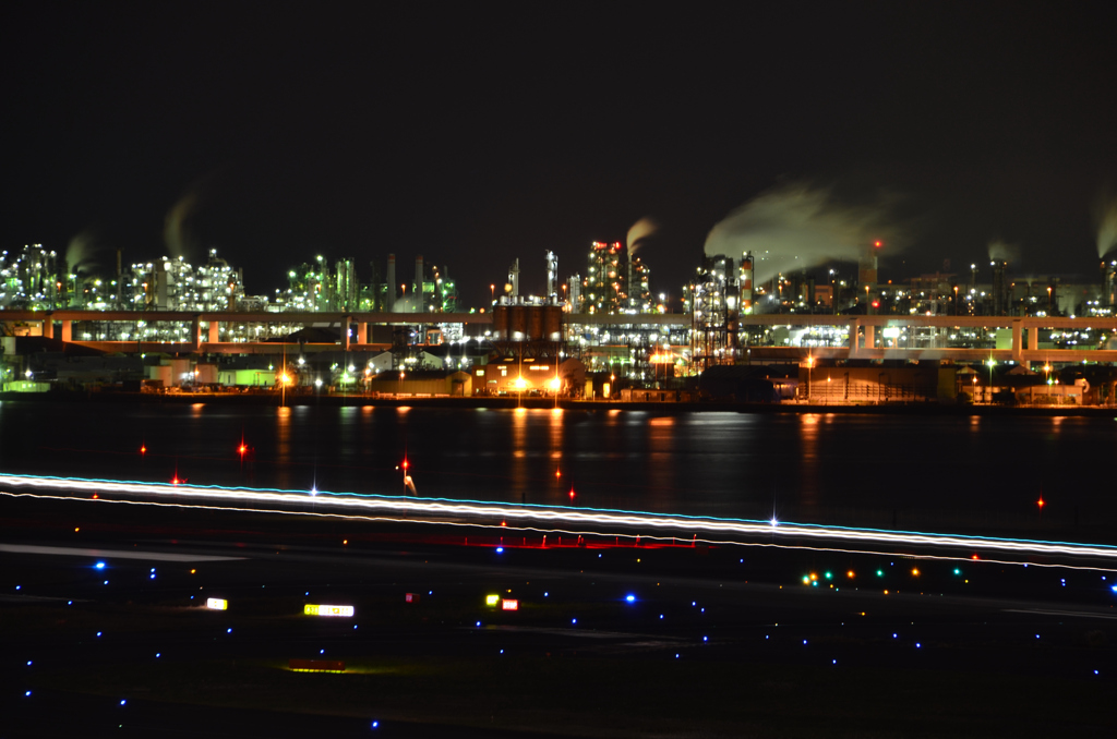 川崎工場夜景　空港から望む