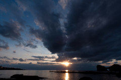 2012元日　夕日と円月島