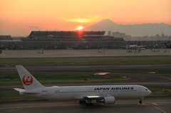 夕闇の羽田空港