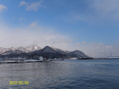 冬晴れの漁港