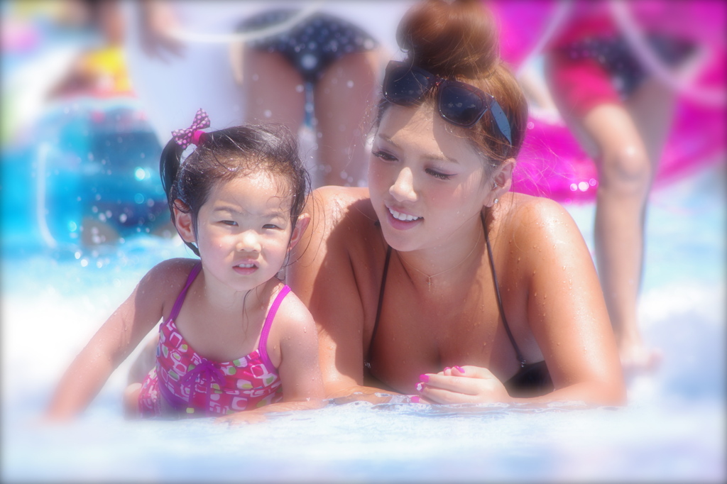 夏の日差しの中で