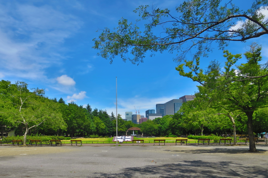 お盆休みの静かな日比谷公園