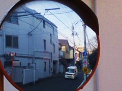 The curve mirror sees...