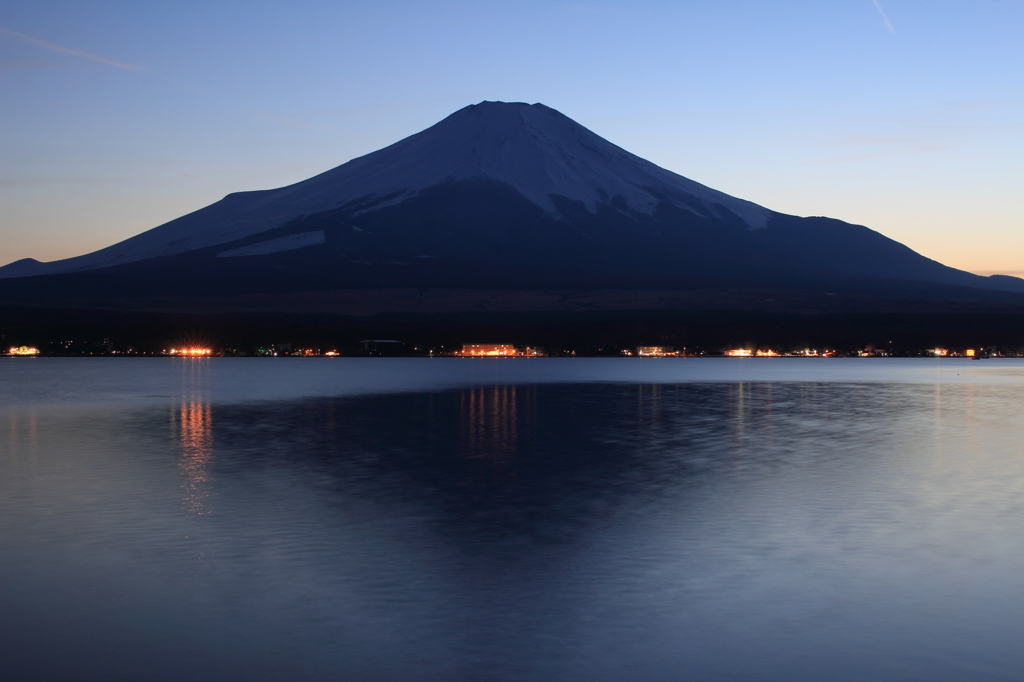薄明かり富士山