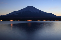薄明かり富士山