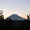 秋の羊蹄山(夜明け前)