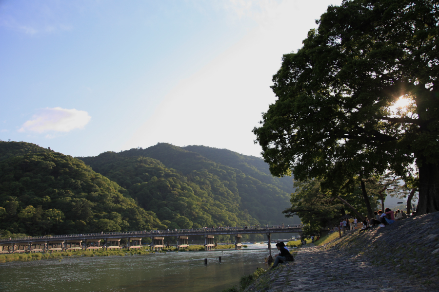 夕暮れの渡月橋