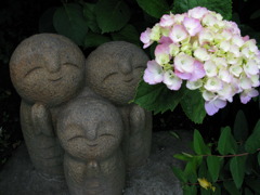 紫陽花とお地蔵さん