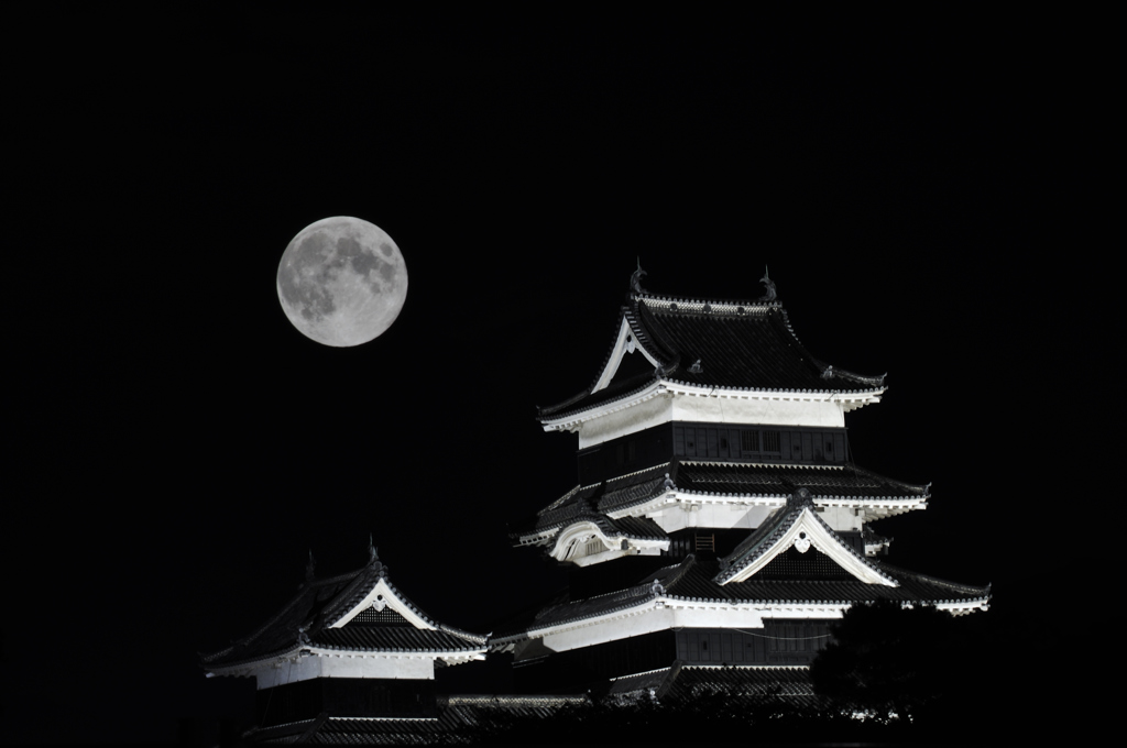 中秋の松本城