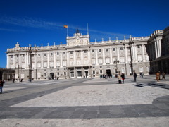 スペイン王宮・・・ヨーロッパで一般公開している少ない古の王宮の１つ