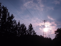 怪しく光る電塔