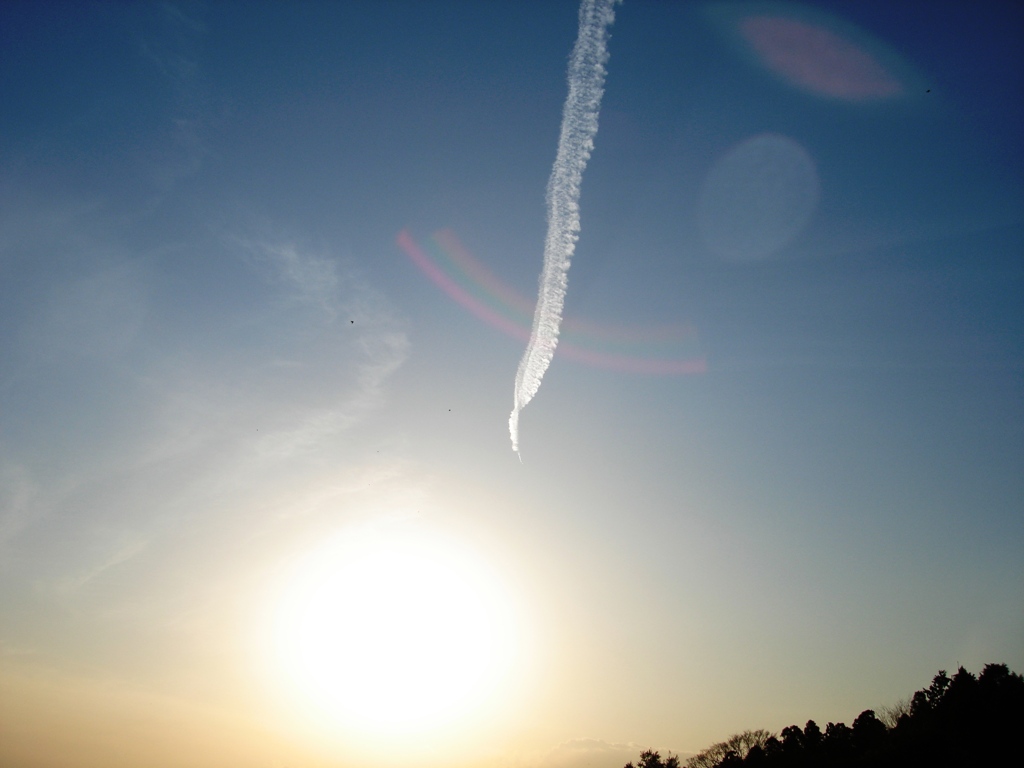 虹　時々　飛行機雲