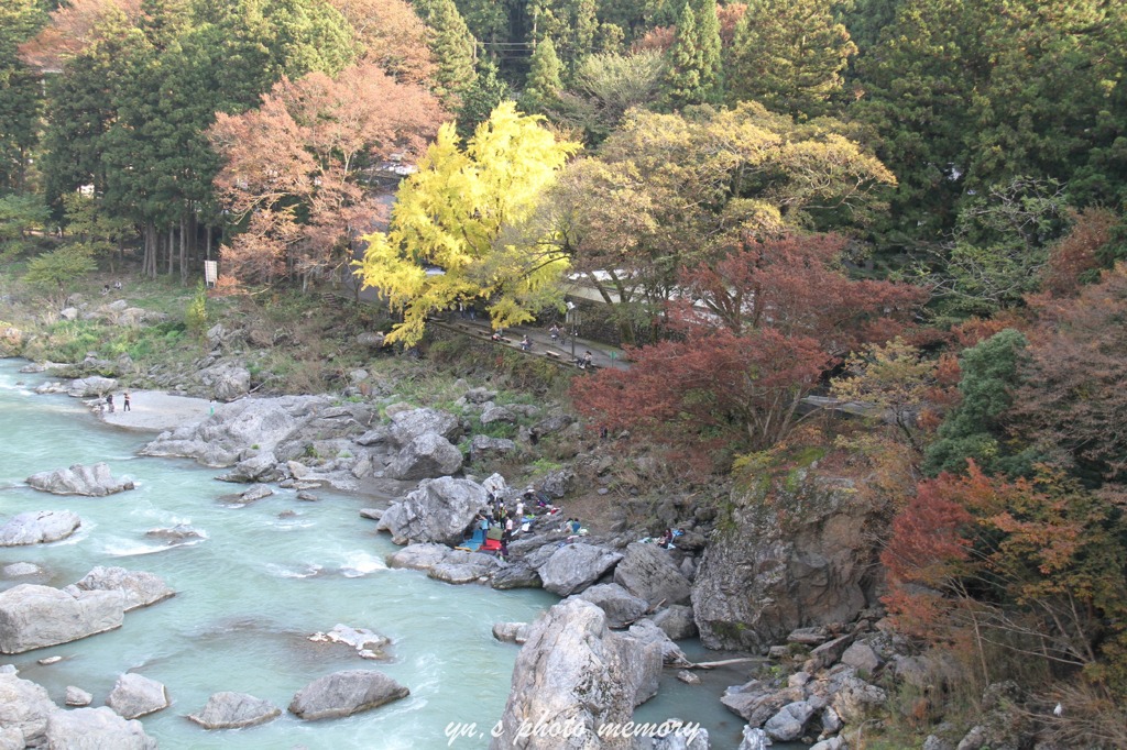 御岳橋から望む秋