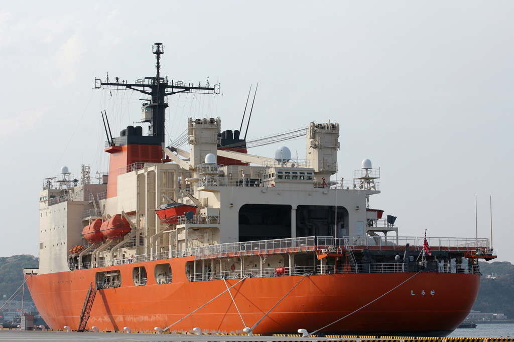 砕氷艦　しらせ