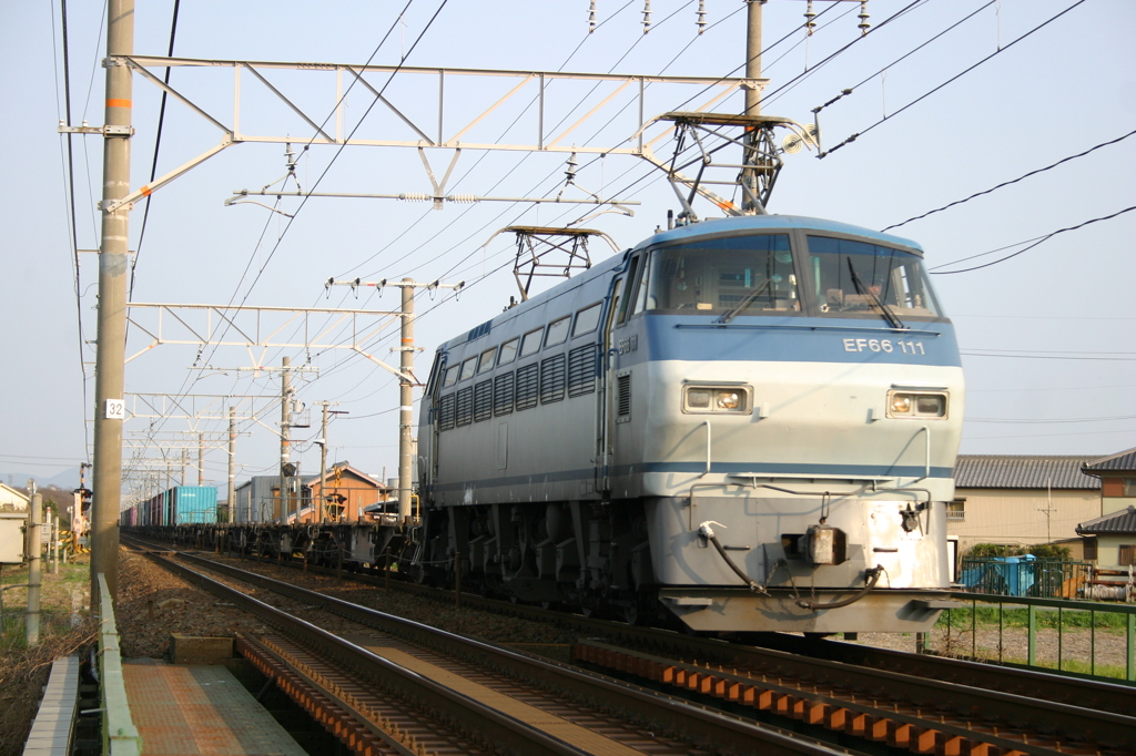 EF66-111 貨物列車