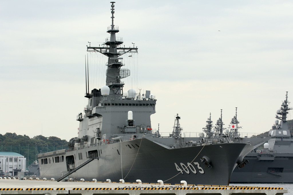 輸送艦　くにさき