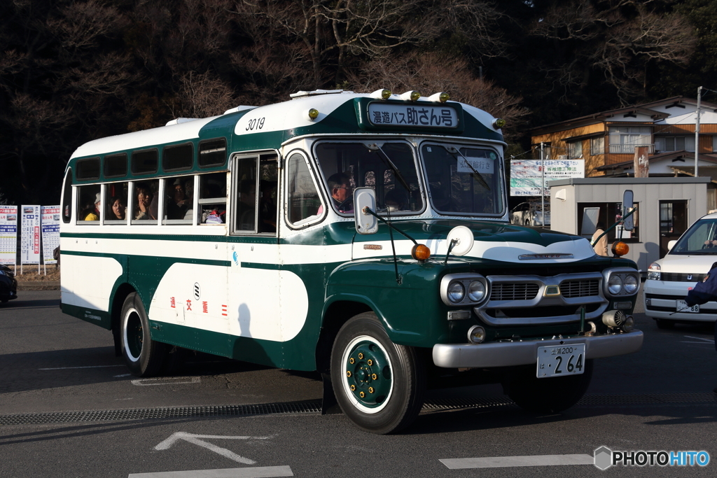 レトロバス　水戸の梅まつり漫遊バス　助さん号