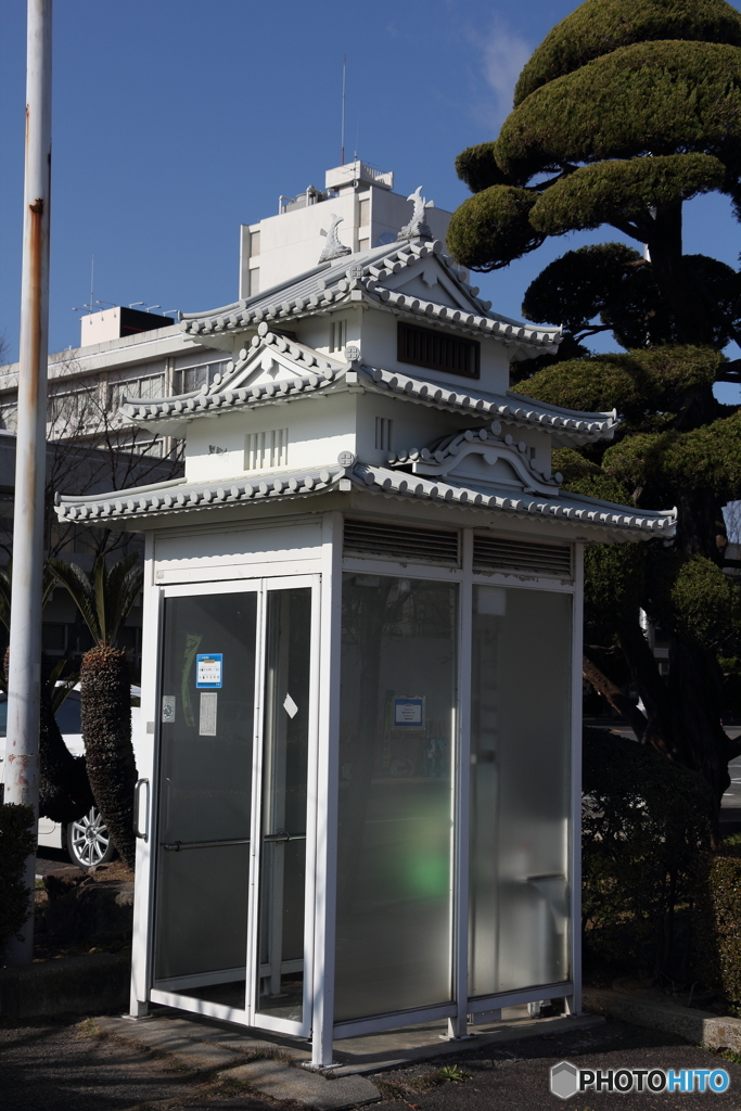 お城風の電話BOX