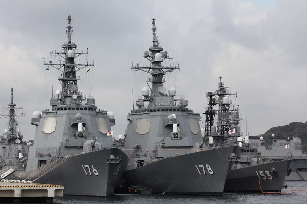 軍艦　3兄弟