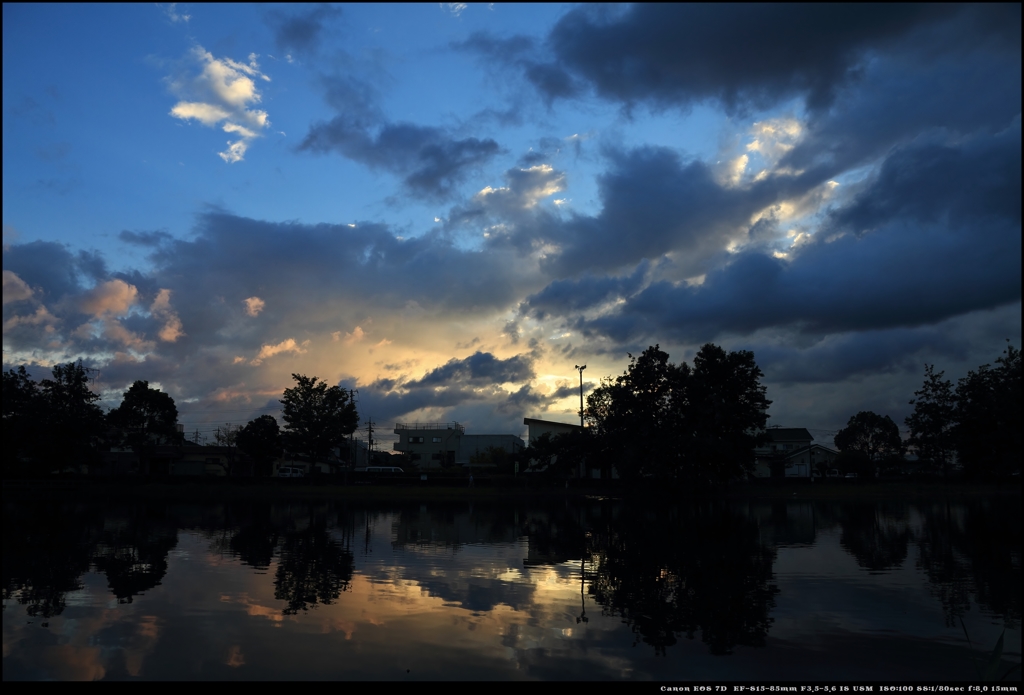 中郷温水池の夕景