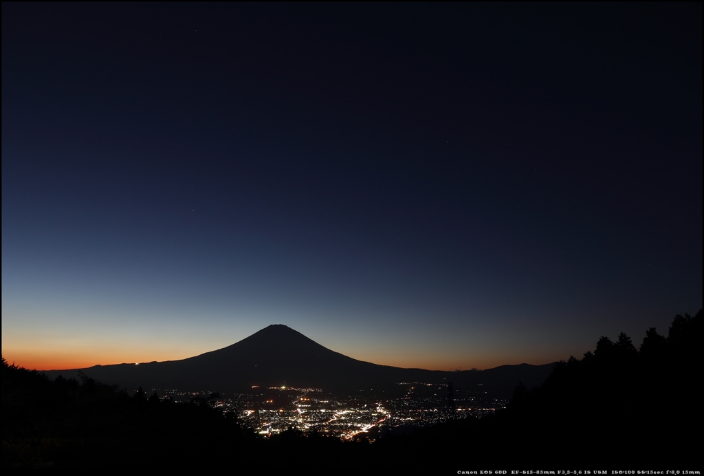 乙女峠より望むマジックアワーの富士山