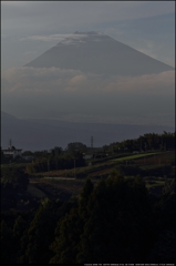 雲を従える富士山