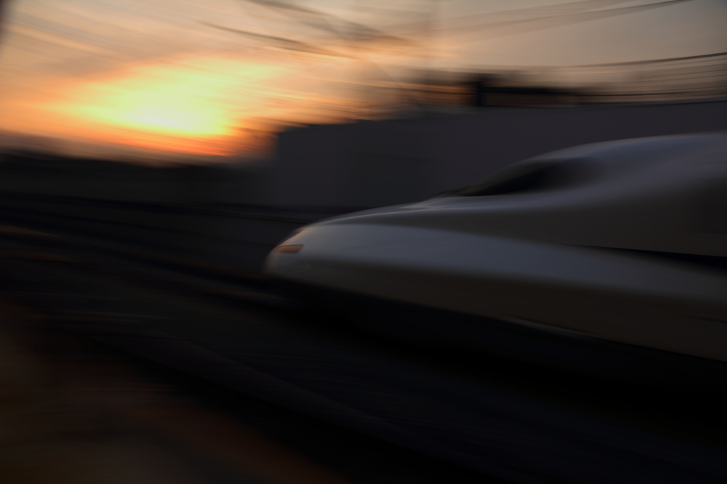 夕陽とN700系