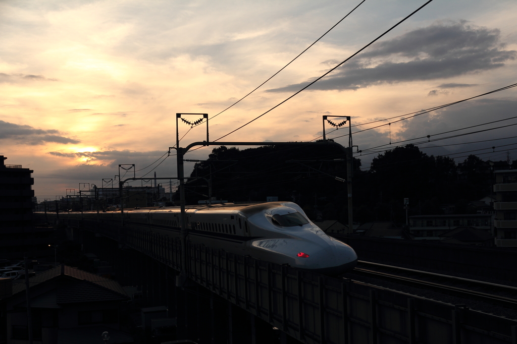 夕暮れ時のN700系