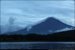 嵐の前の富士山