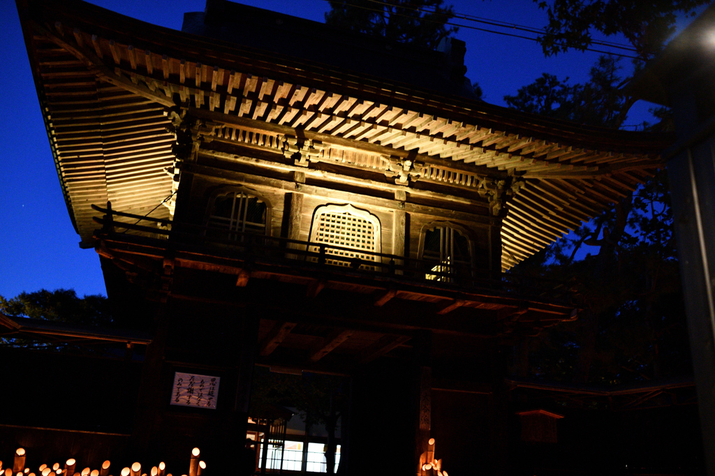 寺と竹灯籠１