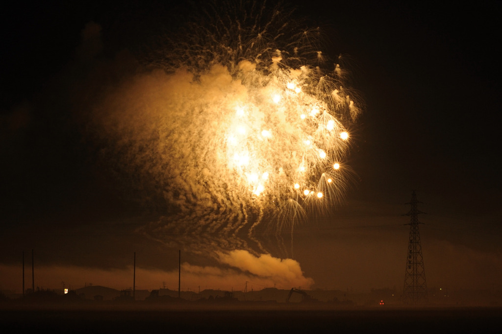 暮れゆく夜と空の華１