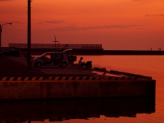 夕刻の釣り人