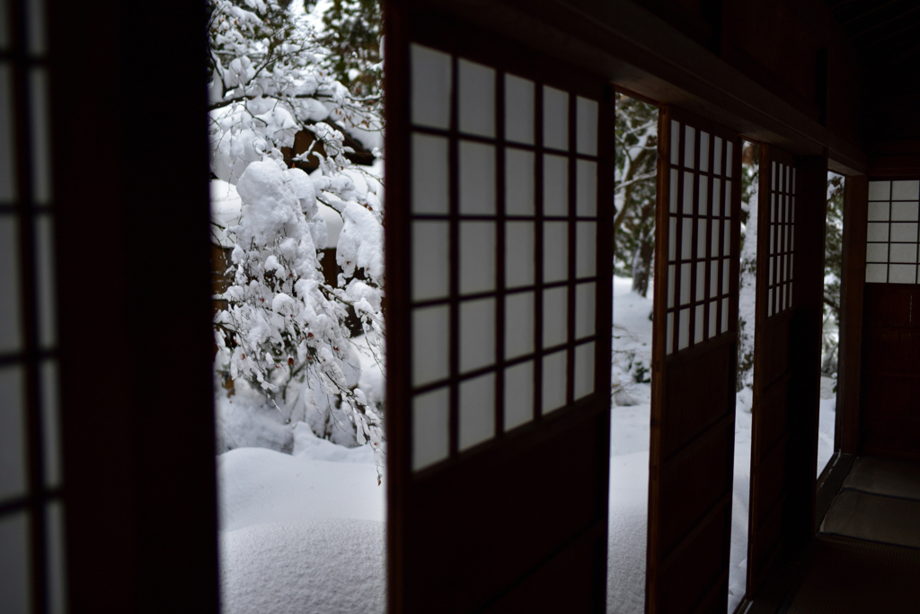 日本の冬の朝