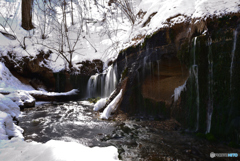 滴り落ちる雪解けの水