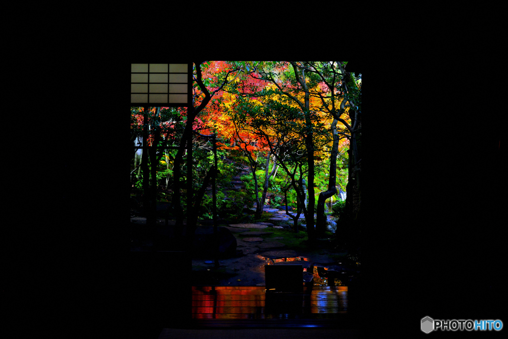 部屋の中の秋