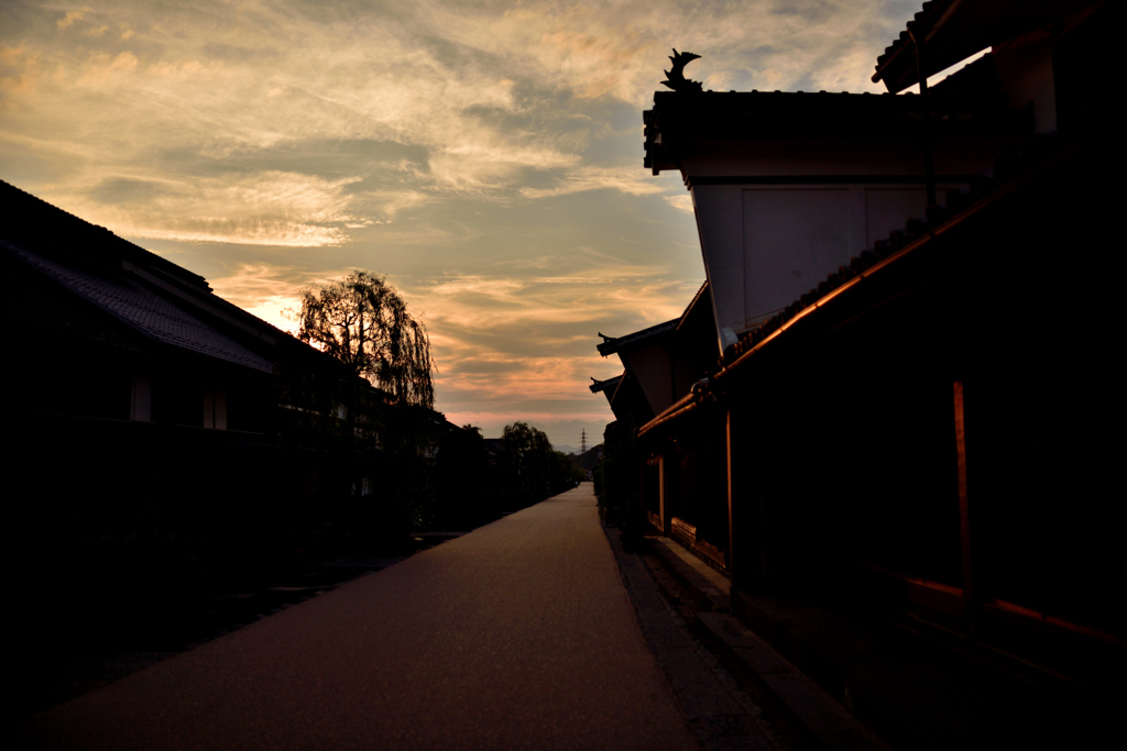 街道の夕暮れ