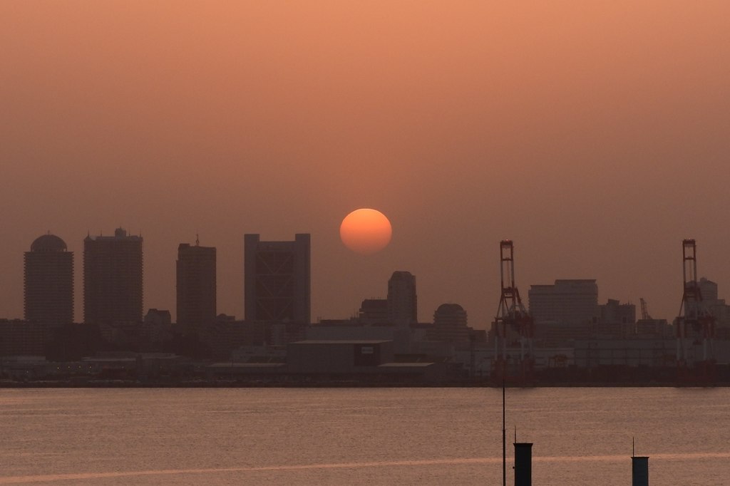 朝日に黄砂