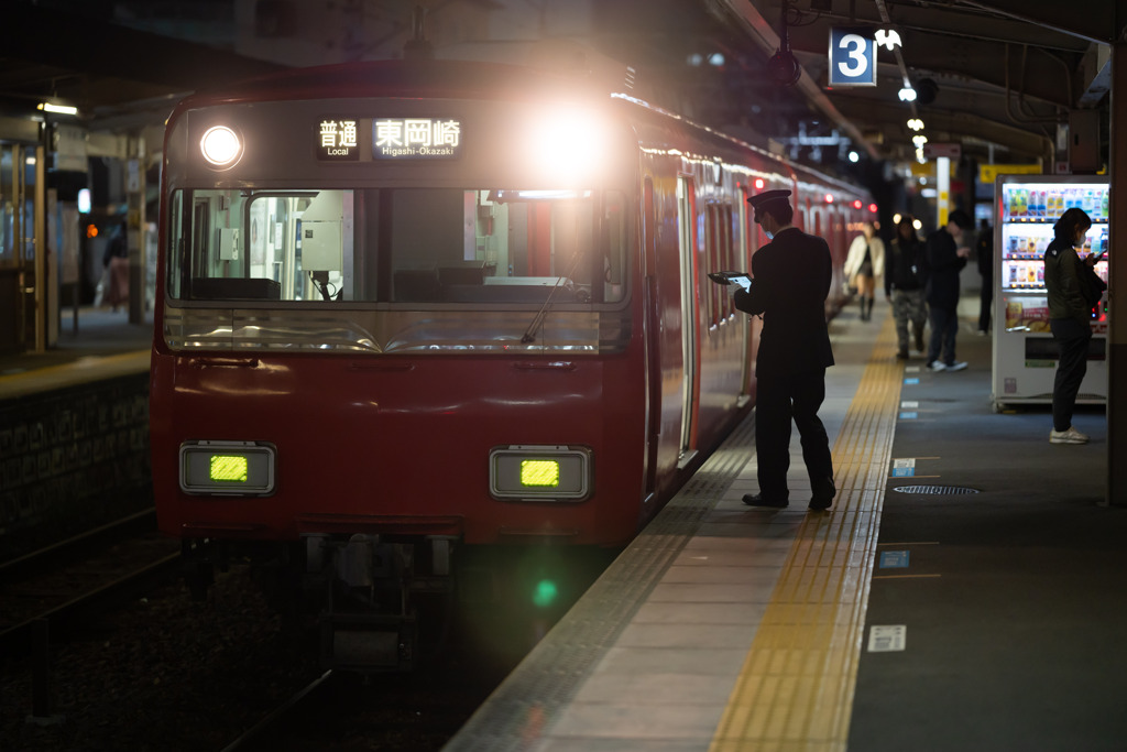 夜の3番ホーム