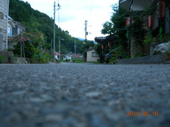 実家前の道