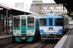 特急列車と普通列車
