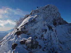 厳冬期の横岳をいく